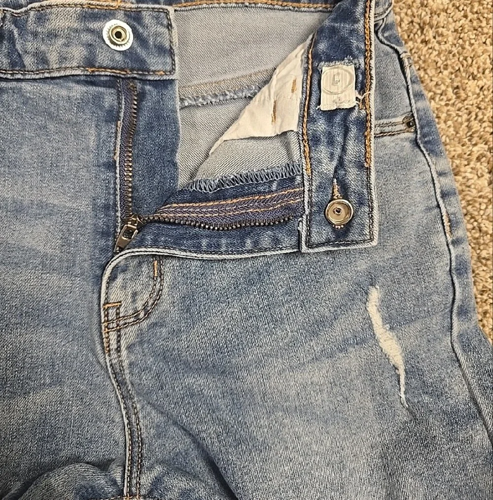 Light Blue Distressed Girl's Jeans